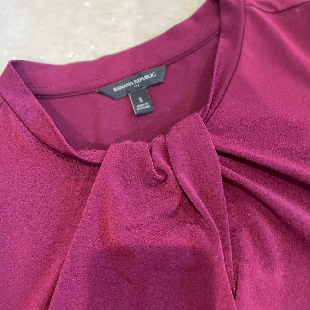 Banana Republic plum sleeveless blouse - Picture 4 of 4
